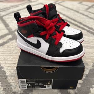 BRAND NEW NEVER WORN NIKE JORDANS SIZE 9C